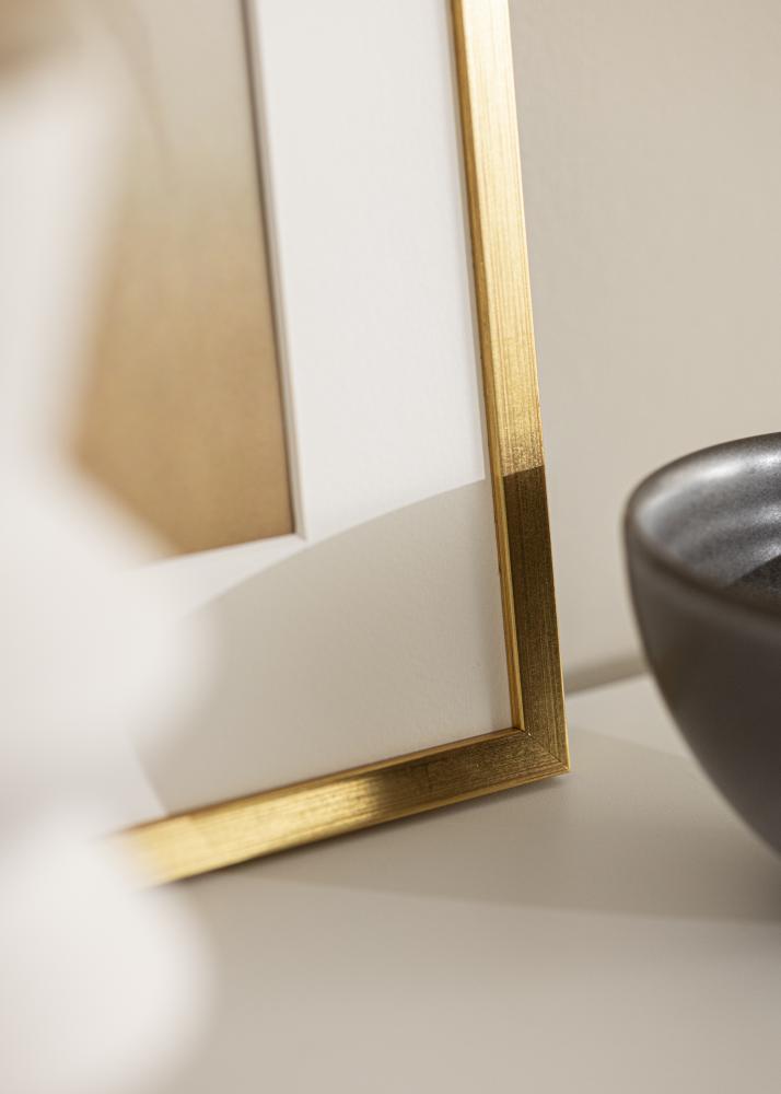 Ramă Edsbyn Aur 40x45 cm - Paspartuuri Alb 28x34 cm