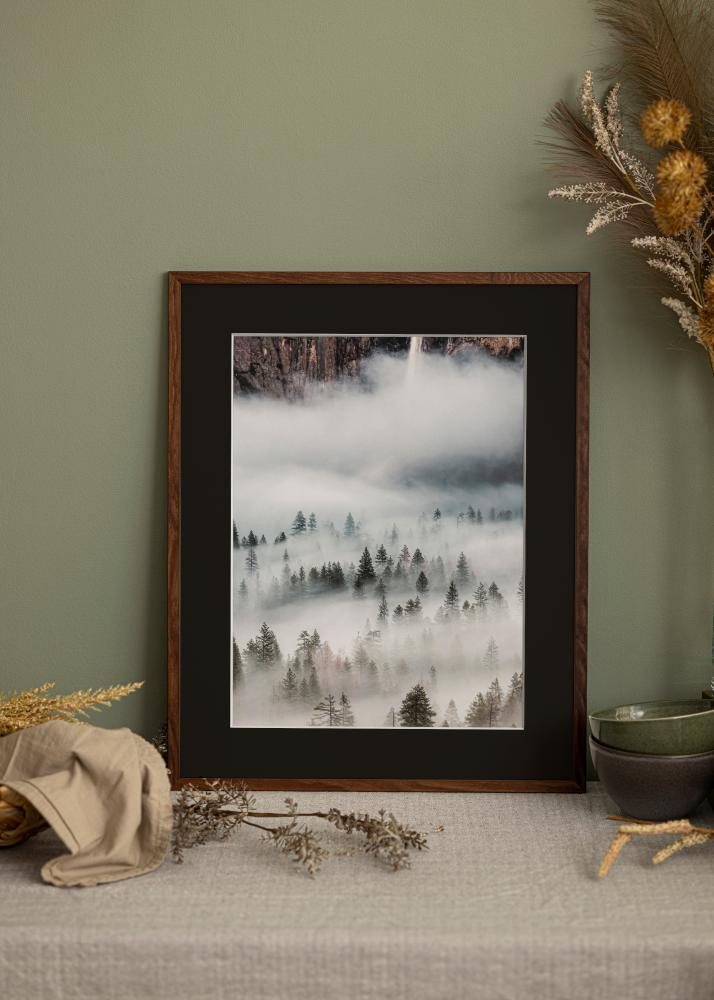 Ramă Galant Nuc 50x70 cm - Paspartu Negru 33x56 cm